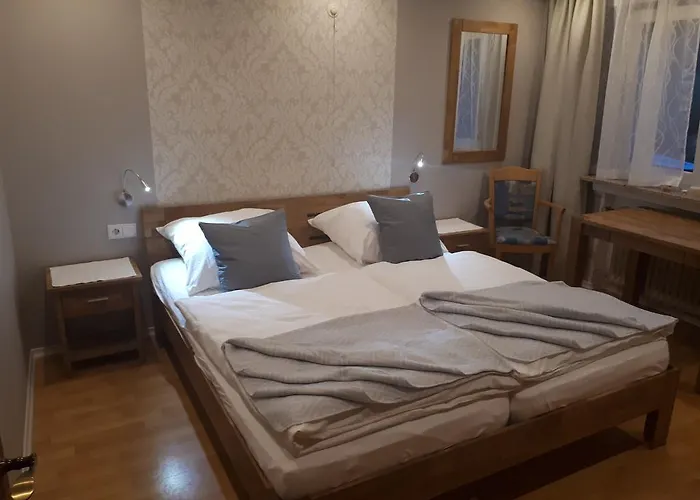 Landgasthof Bergische Rhon 2*